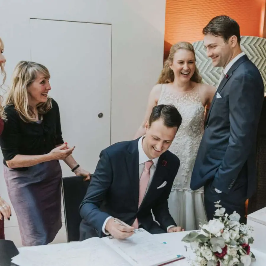 AMELIAsigning1