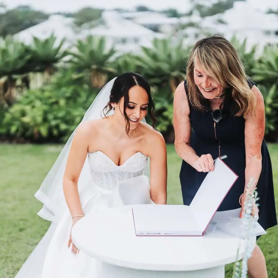 ~ Madeline & Marc's beutiful Breakfast Point Wedding