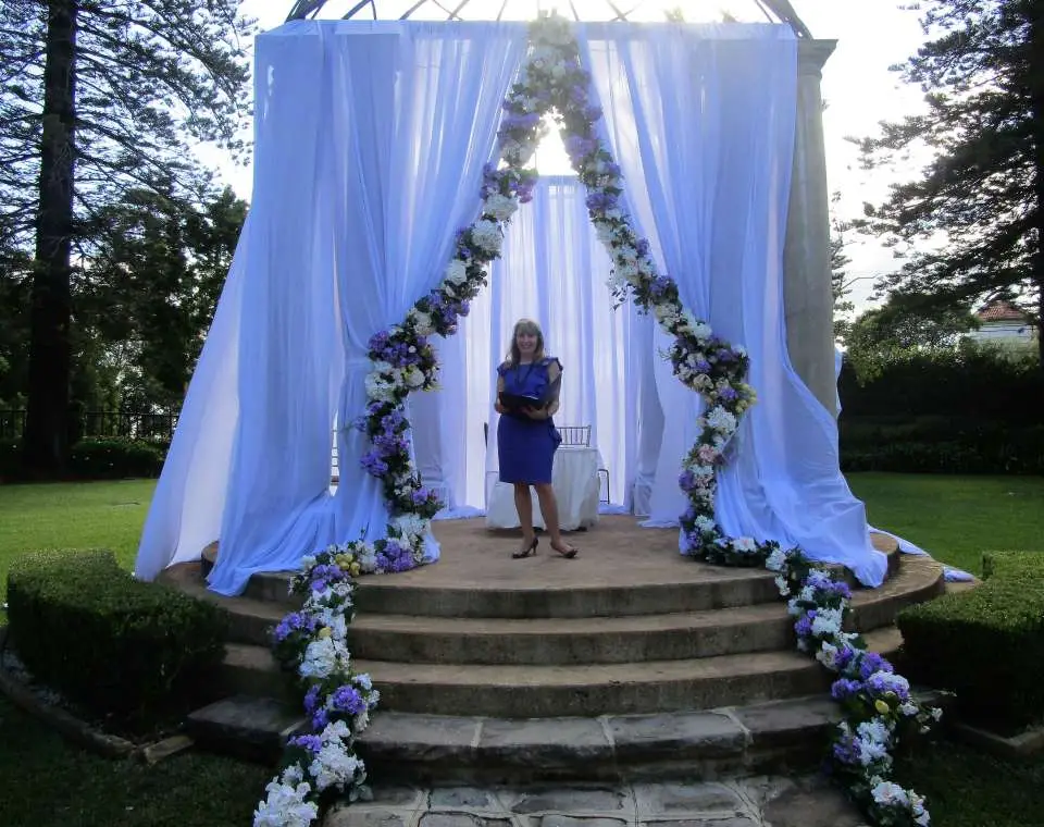 bianca_jak_-_janet_in_the_flowers.webp