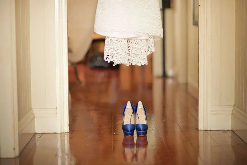 blogblueshoesaaaaa.webp