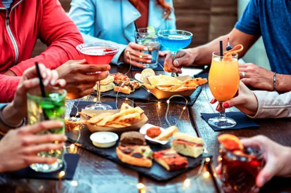 cocktail_food.webp