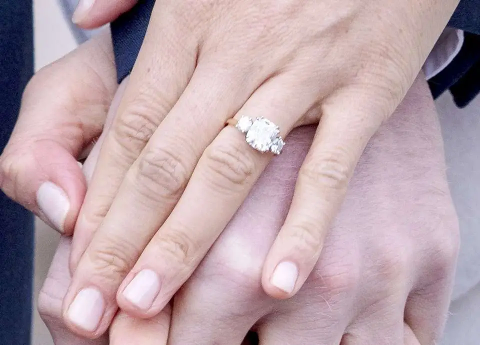 engagementringshands.webp
