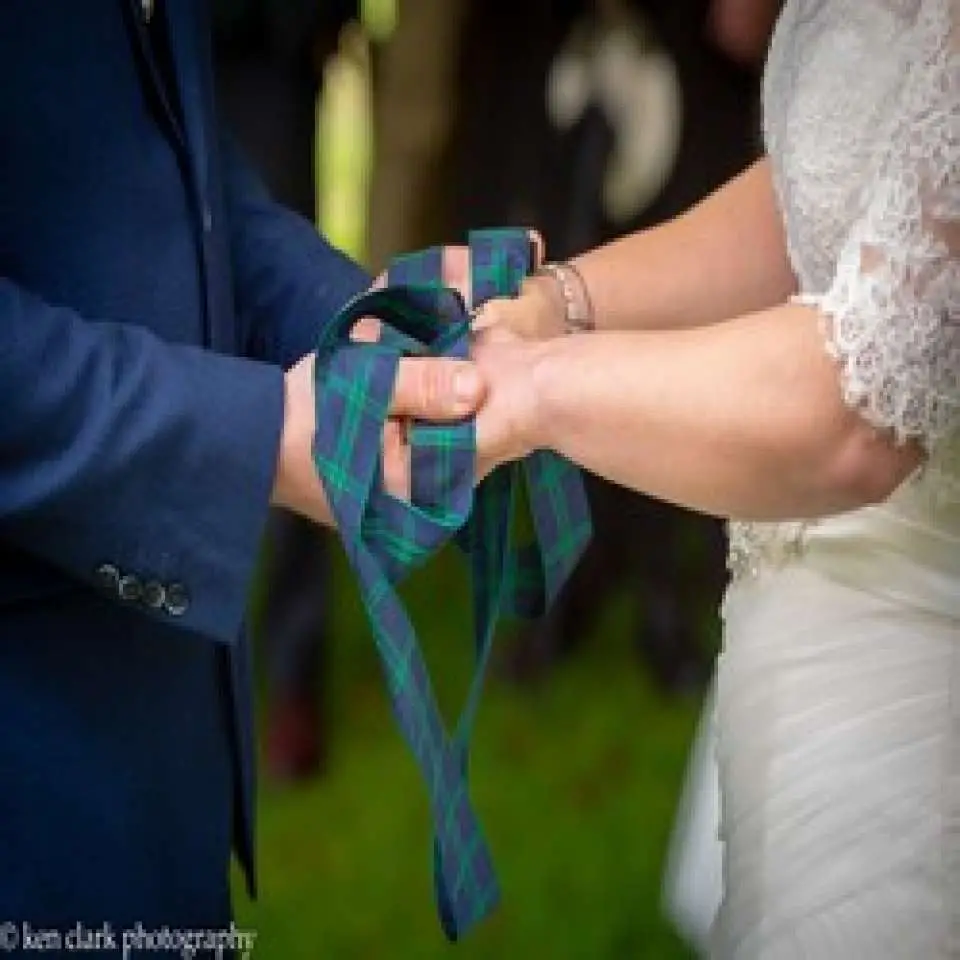 handfasting_hands_3.webp